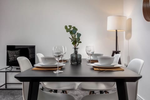 Classic Apartment | In-room dining