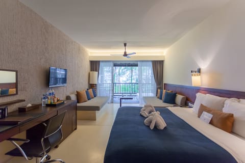 Pillowtop beds, minibar, in-room safe, desk