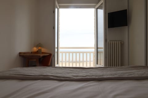 Superior Double Room, Sea View | Premium bedding, desk, soundproofing, free WiFi
