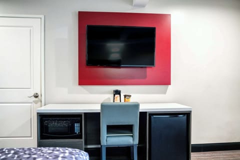 Standard Room, 1 King Bed, Non Smoking | Free WiFi, bed sheets