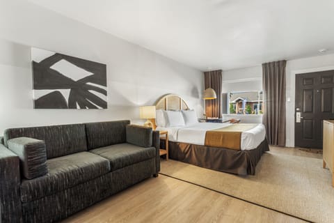 King with Kitchenette (Sleeper Sofa) | Premium bedding, memory foam beds, desk, laptop workspace