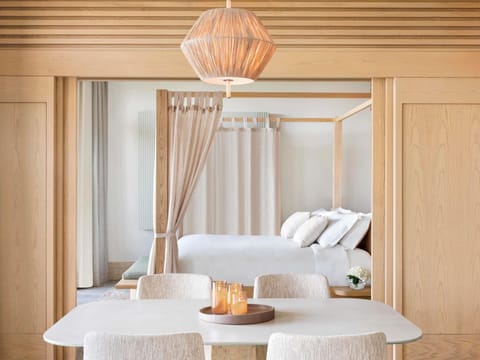 Egyptian cotton sheets, premium bedding, minibar, in-room safe