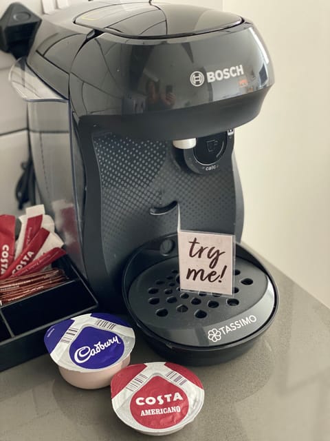 Luxury Apartment, Ensuite (2 Bedroom, 2 Bathroom) | Food and drink