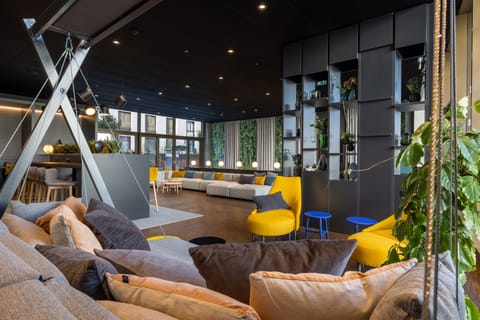 Lobby lounge