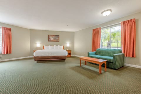 Suite, 1 King Bed, Non Smoking | In-room safe, desk, iron/ironing board, free WiFi