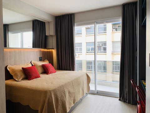 Executive Studio Suite | Iron/ironing board, free WiFi, bed sheets