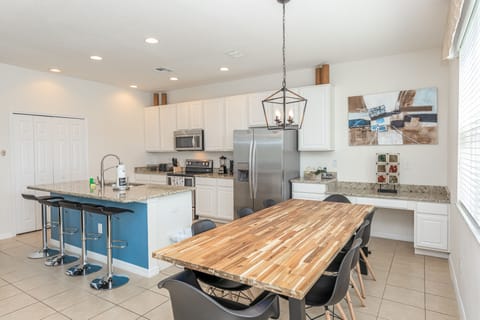 Townhome, 4 Bedrooms, Non Smoking, Kitchen | Private kitchen | Fridge, microwave, oven, dishwasher
