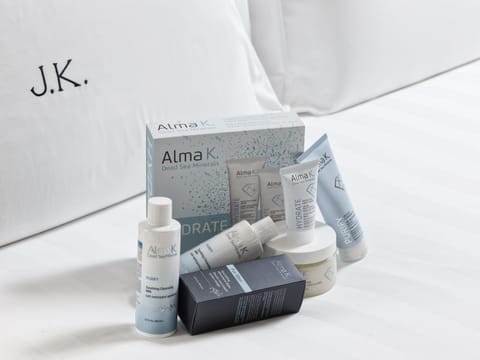 Classic Room (JK) | Premium bedding, free minibar, in-room safe, blackout drapes