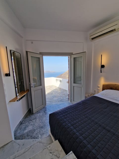 Studio (Andreas Caldera view) | Premium bedding, minibar, desk, blackout drapes