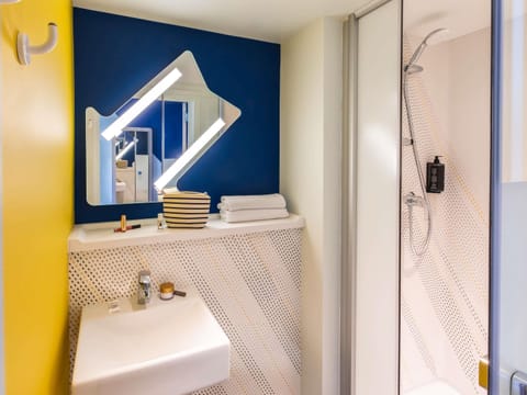 Premium bedding, pillowtop beds, desk, blackout drapes