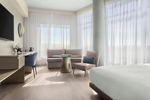 Room, 1 King Bed, Corner | Premium bedding, in-room safe, laptop workspace, blackout drapes