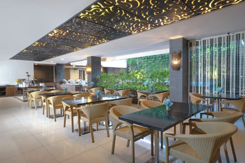 Daily buffet breakfast (IDR 80000 per person)