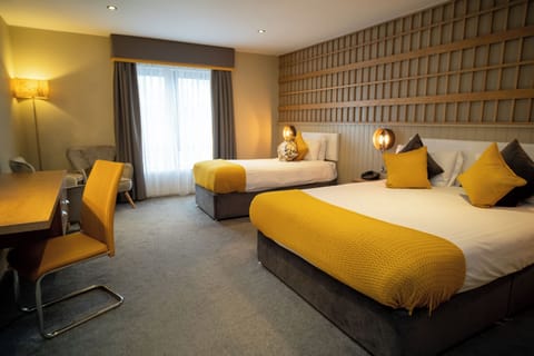 Deluxe Twin Room | Hypo-allergenic bedding, desk, iron/ironing board, free WiFi