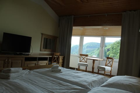 Deluxe Room, Jetted Tub | Laptop workspace, free WiFi, bed sheets