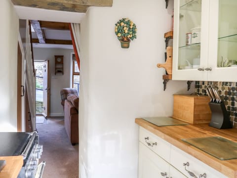 Cottage | Private kitchen | Fridge, dishwasher, cookware/dishes/utensils