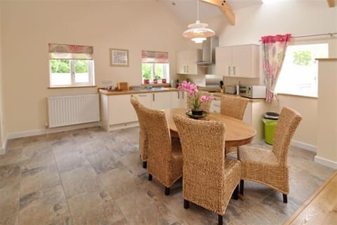 Cottage | Private kitchen | Fridge, dishwasher, cookware/dishes/utensils