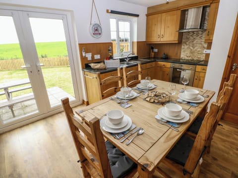 Cottage | Dining