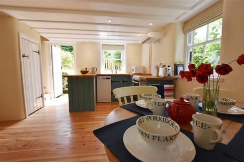 Cottage | Private kitchen | Fridge, dishwasher, cookware/dishes/utensils