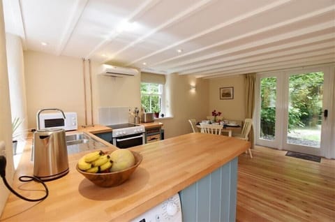 Cottage | Private kitchen | Fridge, dishwasher, cookware/dishes/utensils