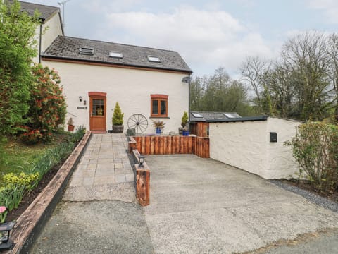 Cottage | Property grounds