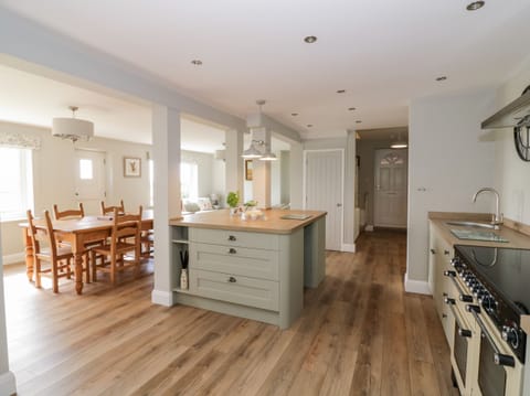 Cottage | Interior