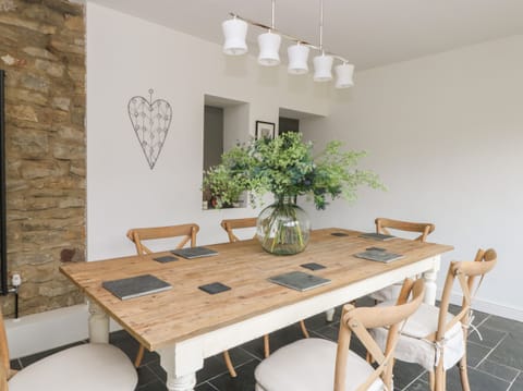 Cottage | Private kitchen | Fridge, microwave, dishwasher, electric kettle
