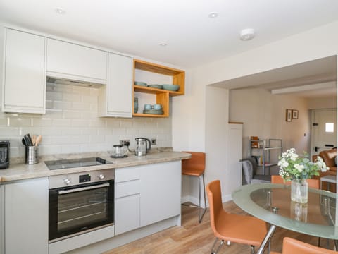 Cottage | Private kitchen | Fridge, dishwasher, electric kettle, toaster