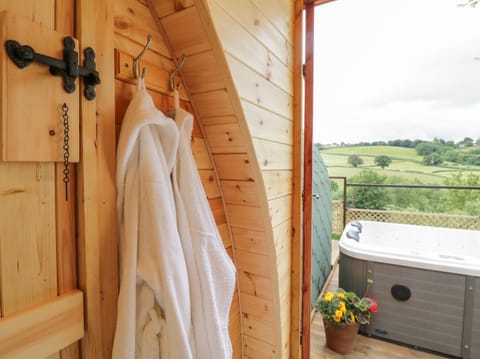 Cottage | Bathroom | Shower