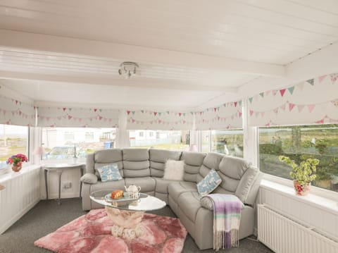 Cottage | Living room | TV