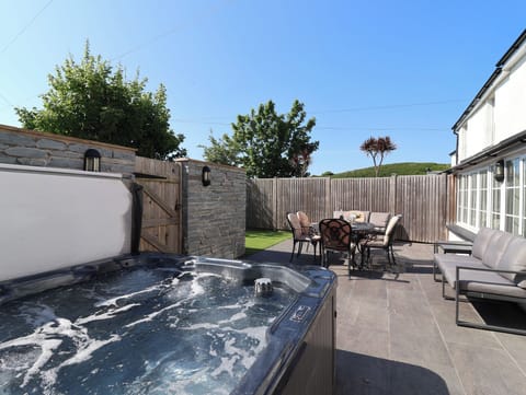 Cottage | Outdoor dining