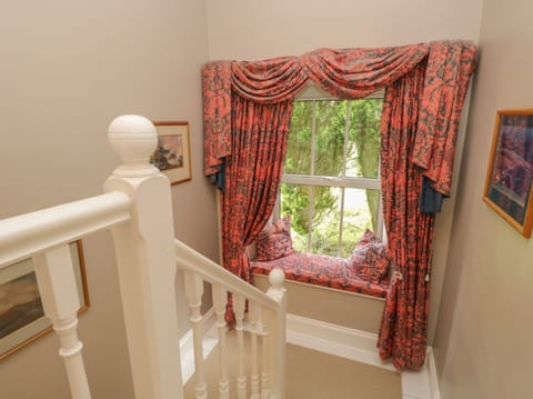 Cottage | 4 bedrooms, individually decorated, individually furnished, free WiFi