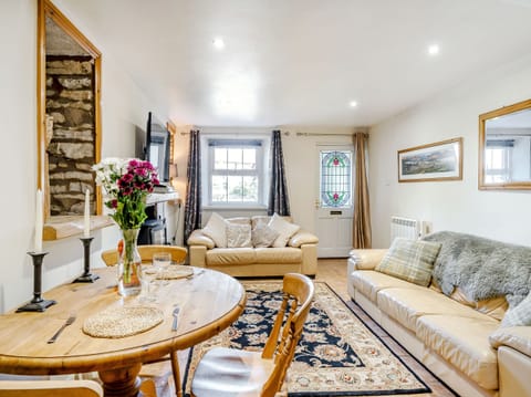 Cottage | Living room | DVD player