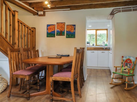 Cottage | Dining