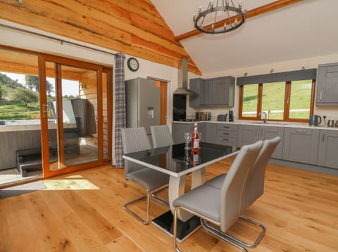 Cottage | Private kitchen | Fridge, dishwasher, electric kettle, toaster