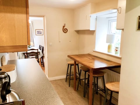 Cottage | Private kitchen | Fridge, dishwasher, electric kettle, toaster