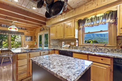 Studio (3 Bedrooms) | Property amenity