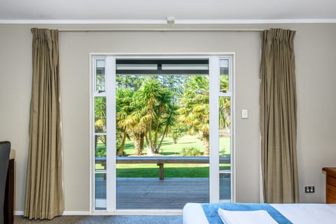 Family Room | Desk, laptop workspace, iron/ironing board, free WiFi