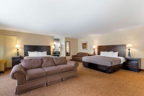 Suite, Multiple Beds, Non Smoking | Desk, soundproofing, iron/ironing board, free cribs/infant beds