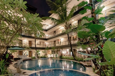 Outdoor pool, sun loungers