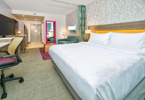 Studio Suite, 1 King Bed | Desk, bed sheets