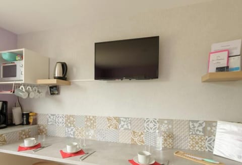 Suite, Private Bathroom, Courtyard View (Grande Chambre) | Shared kitchen | Highchair