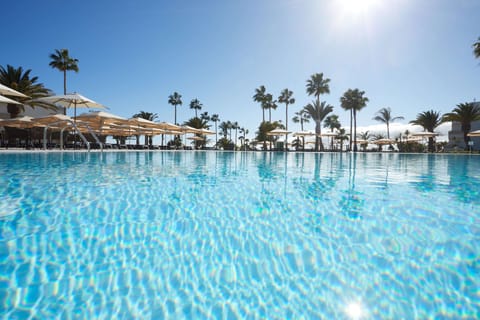 8 outdoor pools, pool umbrellas, sun loungers