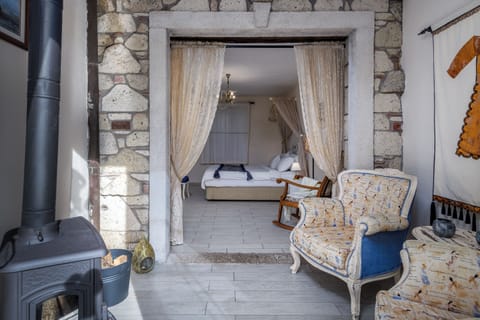 Family Suite, 1 Bedroom, Fireplace, Garden Area | Egyptian cotton sheets, premium bedding, pillowtop beds, minibar