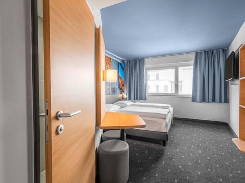 Double or Twin Room | Desk, soundproofing, WiFi (free), bed sheets