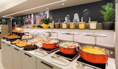 Daily buffet breakfast for a fee