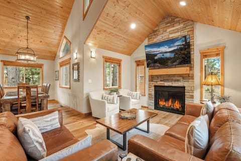 House, 3 Bedrooms (Private Homes) | Living area | 30-inch TV with cable channels, DVD player