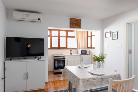 Apartment (One-Bedroom Apartment) | Private kitchen | Fridge, microwave