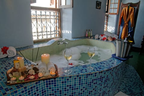 Grand Suite, Bathtub | Deep soaking bathtub
