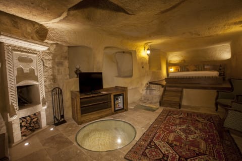 Royal Cave Suite | Premium bedding, minibar, in-room safe, individually decorated