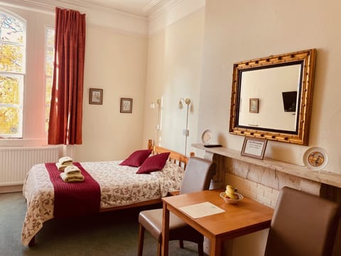 Standard Double Room, Ensuite, Park View (R9) | Bathroom